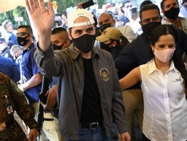 Nayib Bukele, el presidente "del cambio" al que acusan de dar un "golpe" a la Corte Suprema de El Salvador