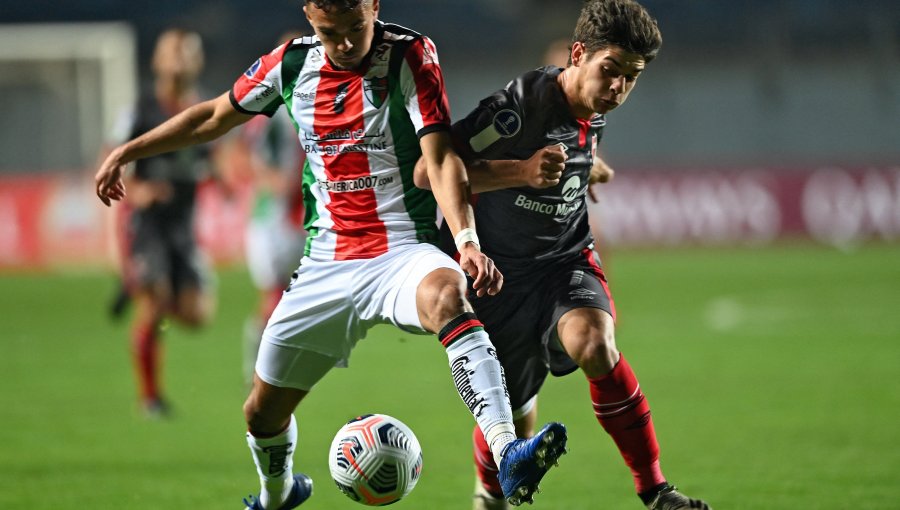 Palestino perdió en la agonía con Newell's y sigue hundiéndose en Copa Sudamericana