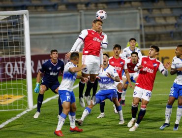 La UC logró su primer triunfo ante Nacional y sigue con vida en Copa Libertadores