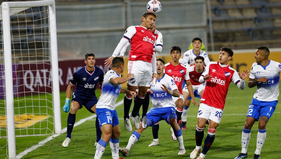 La UC logró su primer triunfo ante Nacional y sigue con vida en Copa Libertadores