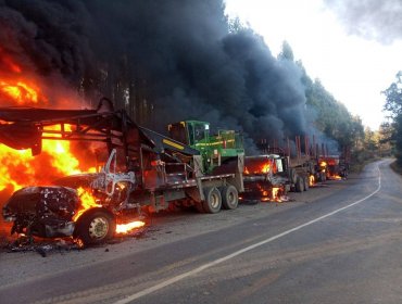 Múltiples ataques incendiarios en Lumaco dejan dos lesionados y al menos 16 maquinarias destruidas