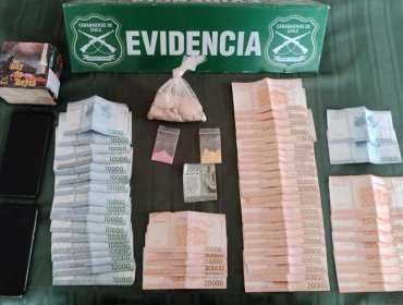 Detienen a dos hombres que portaban droga, dinero, celulares y hasta fuegos artificiales en Quilpué