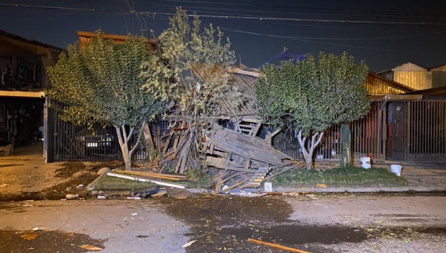 Mujer de 72 años queda en riesgo vital tras explosión de gas que destruyó su vivienda en El Bosque