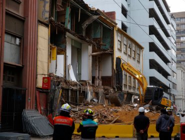 Tras derrumbe en Bar Inglés: Comerciantes acusan "abandono" al patrimonio y afirman que "Valparaíso está en decadencia"