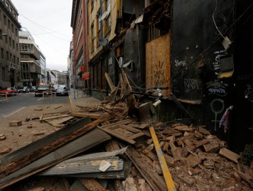 Municipalidad de Valparaíso por derrumbe en Bar Inglés: "La propiedad no estaba en ningún catastro de demolición"