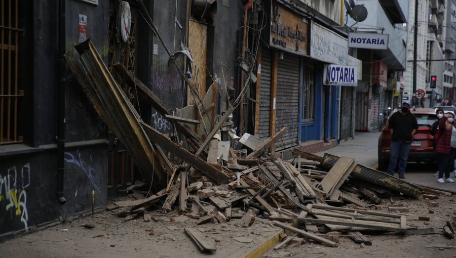 ¿Nerviosismo en la alcaldía ciudadana?: Derrumbe en Valparaíso deja al desnudo gestión y discurso de Sharp despertando esperanzas del llamado "voto útil" para Carlos Bannen