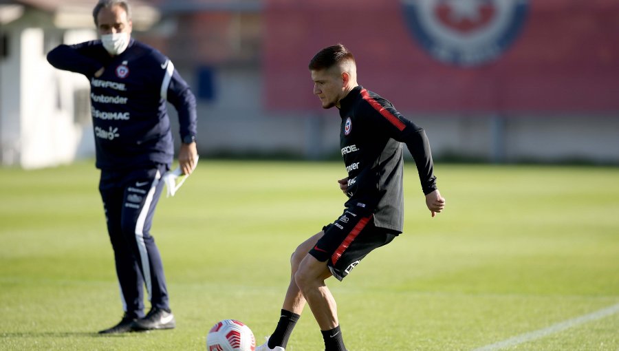 Leonardo Gil y su primer día en la Roja: "Es una alegría inmensa poder estar acá"