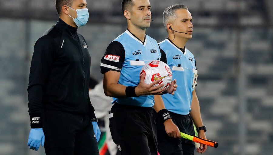 Comisión de Árbitros "congelaría" a Fernando Véjar por penal no cobrado a Colo-Colo