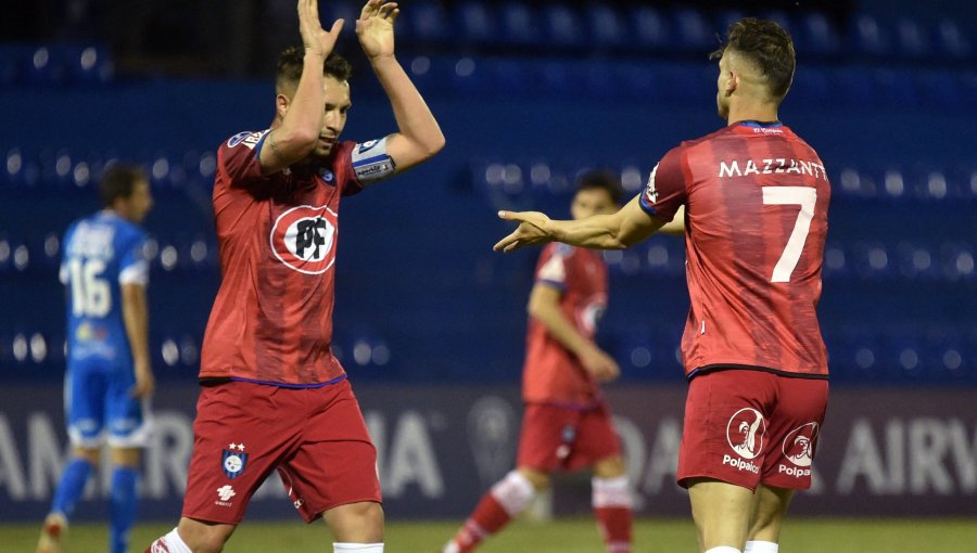 Huachipato venció a 12 de Octubre y es líder de su grupo en Copa Sudamericana