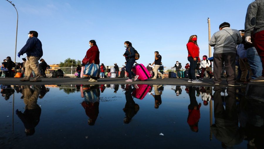 Detienen en Tiltil un bus con 58 inmigrantes en situación irregular que viajaban desde Iquique