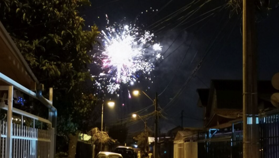 Cuatro sujetos fueron detenidos por lanzar fuegos artificiales desde las afueras del estadio de La Calera