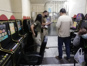 Detienen a 29 personas que fueron sorprendidas al interior de un casino clandestino en el barrio Franklin