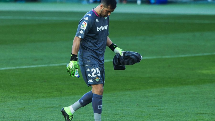 Claudio Bravo recibió críticas tras amargo empate del Betis ante Eibar