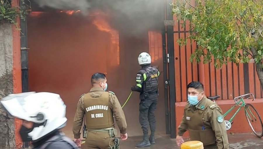 Niña de tres años muere y otra queda en riesgo vital tras incendio en vivienda de Puente Alto