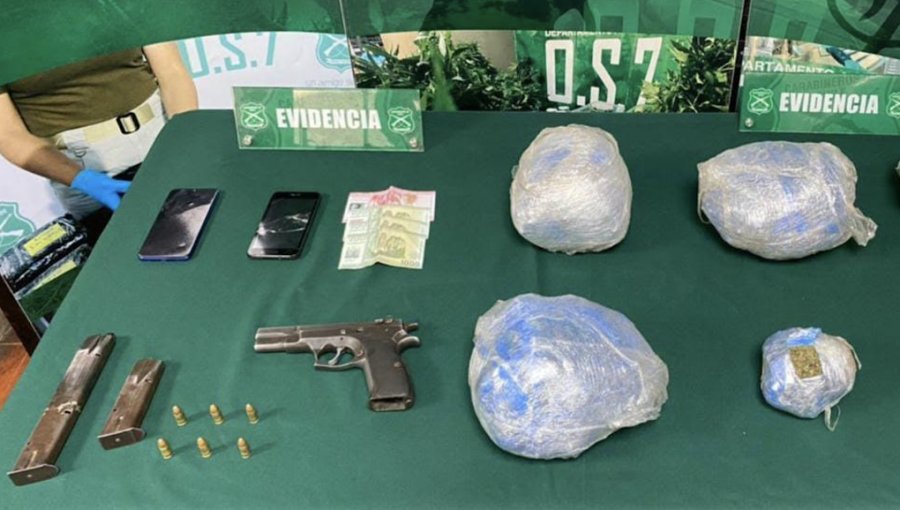 Control policial permite detectar automóvil con droga, arma de fuego y cargadores en Nogales