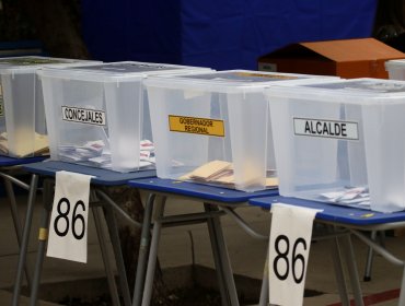 Compleja situación en local de votación en Santiago: 13 mesas no están constituidas