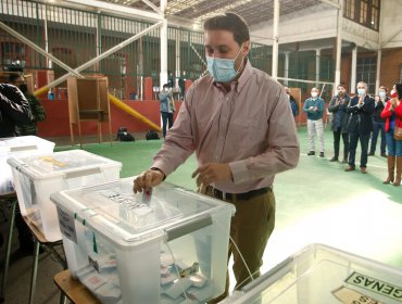 La tensa votación de Carlos Bannen: carta UDI a la Alcaldía de Valparaíso salió entre improperios y aplausos