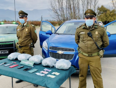 Conductor y sus dos acompañantes fueron detenidos por portar más de 5 kilos de marihuana en Llay Llay