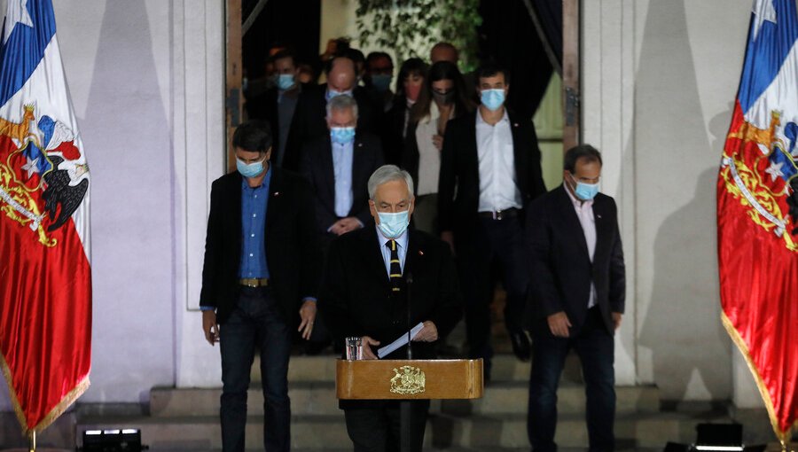 Presidente Piñera estaría analizando nuevo cambio de gabinete tras dura derrota electoral del oficialismo