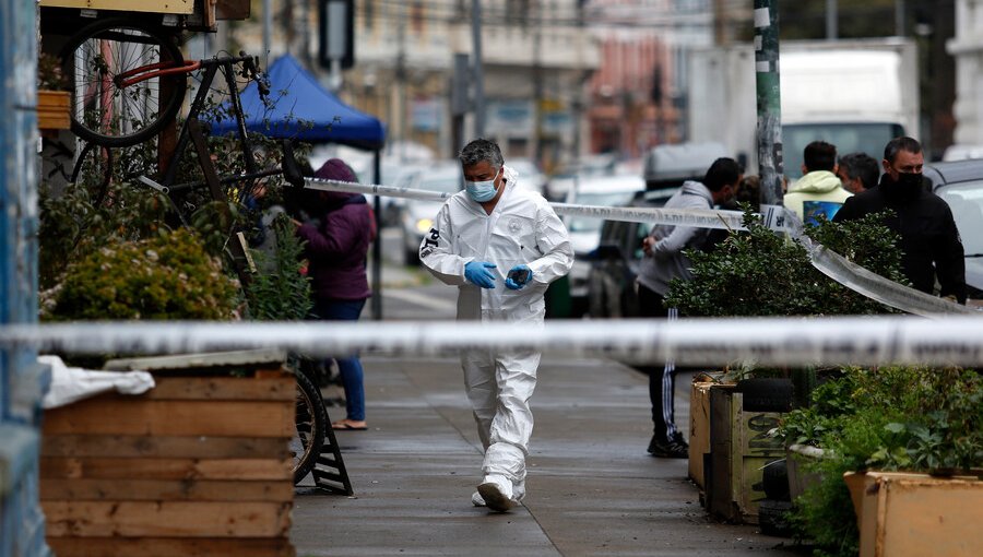 Encuentran cuerpo de una joven al interior de casa okupa en calle Yungay de Valparaíso