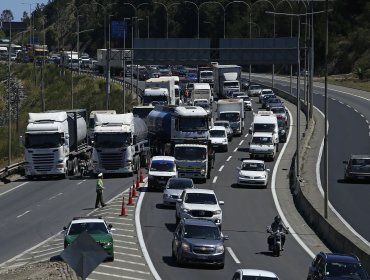 Más de 86 mil vehículos lograron salir de la Región Metropolitana en fin de semana largo