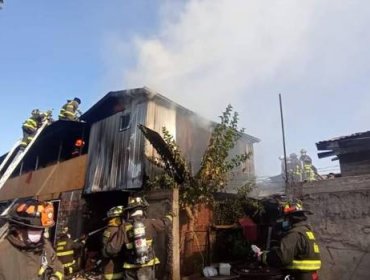 Incendio en Peñalolén dejó cuatro personas fallecidas: Uno era menor de edad