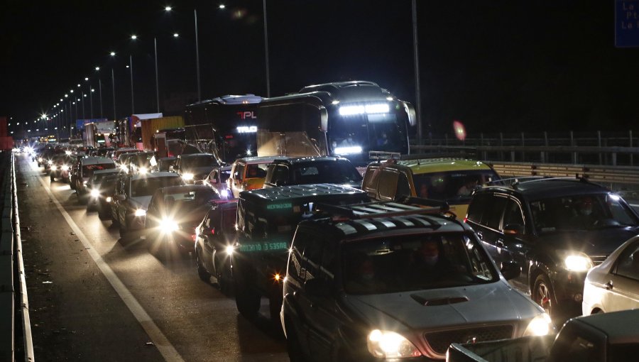 Alta congestión en carreteras marca el término del fin de semana largo