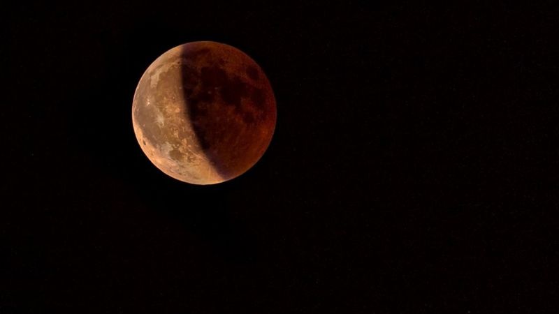 Eclipse lunar y superluna: ¿A qué hora y dónde será visible este fenómeno astronómico?