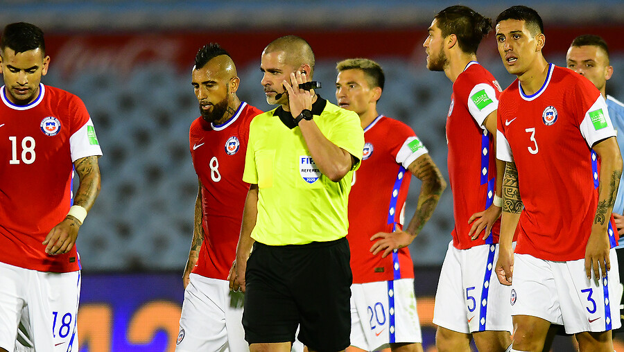 Eber Aquino volverá a arbitrar a La Roja tras el escandaloso duelo con Uruguay