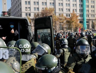 Al menos 10 detenidos deja manifestación en las afueras de La Moneda: pedían libertad de detenidos en estallido social