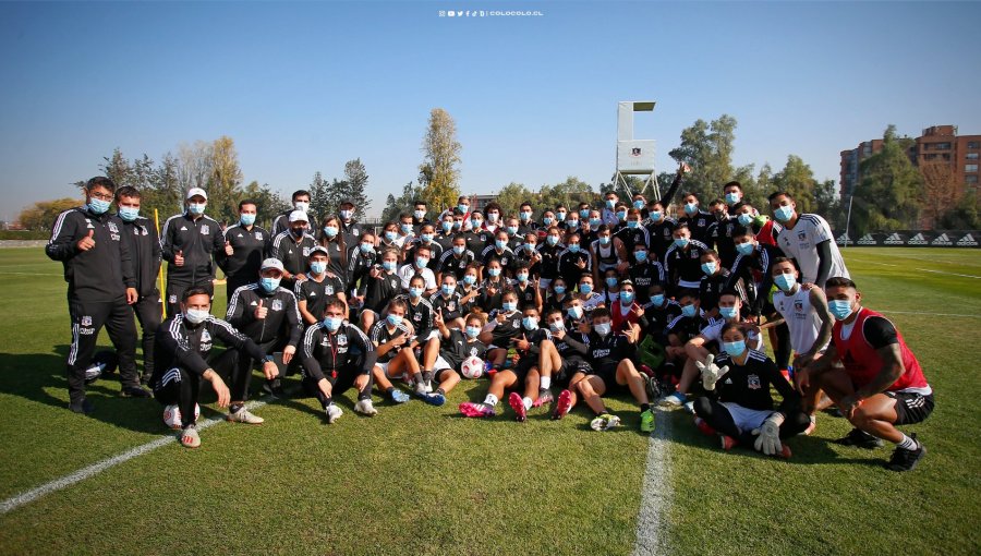 Colo-Colo femenino y masculino compartieron entrenamiento mixto en el estadio Monumental