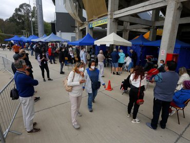 Hombre sufre infarto en el estadio Sausalito en medio del proceso de vacunación contra el Covid-19