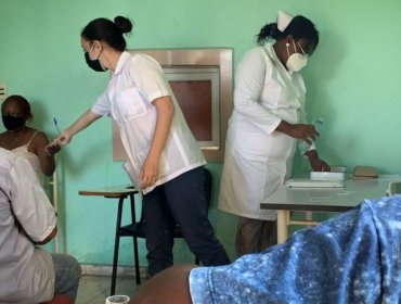 Los riesgos del plan de Cuba para inocular a su población sin saber si sus vacunas contra el coronavirus son efectivas