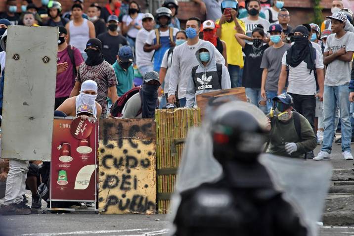 Nueva jornada de protestas en Colombia dejan al menos tres muertos y varios heridos en Cali