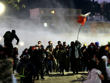 Detienen a constituyente electo Rodrigo Rojas durante manifestaciones en plaza Baquedano