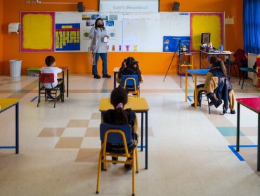 Ministro de Educación descarta obligatoriedad de retorno a clases presenciales tras vacaciones de invierno