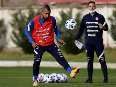 Arturo Vidal se vacuna contra el Covid-19 y hace un llamado a "cuidarnos entre todos"