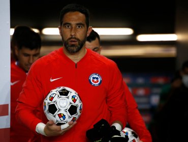 Claudio Bravo tras vacunarse contra el Covid-19: "Feliz de cumplir con lo que toca"