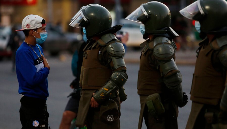 Manifestaciones por detenidos durante el estallido social en plaza Baquedano genera desvíos de tránsito