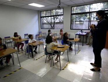 Aumenta la presión para regreso a clases presenciales: Comisión Nacional de Acreditación dice que es "crucial" volver