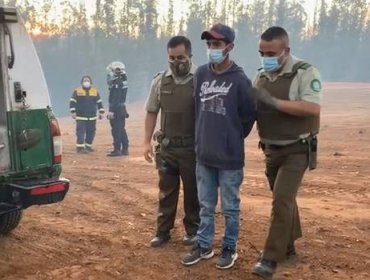 Detienen a sospechoso de iniciar incendio forestal que afecta a la Reserva Lago Peñuelas