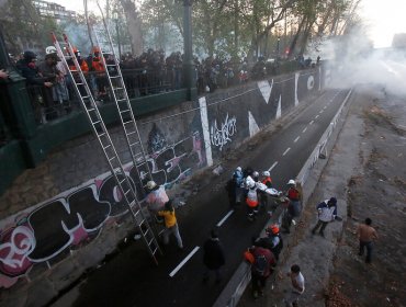 Diputados UDI piden reincorporar a excarabinero acusado de empujar a joven al río Mapocho