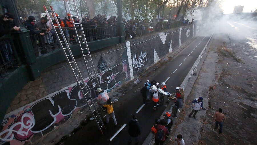 Diputados UDI piden reincorporar a excarabinero acusado de empujar a joven al río Mapocho