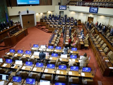 Senado y Cámara rindieron minuto de silencio por Jovino Novoa: algunos parlamentarios se retiraron de las salas