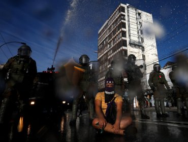 Se registran protestas y desórdenes en Valparaíso en medio de la Cuenta Pública