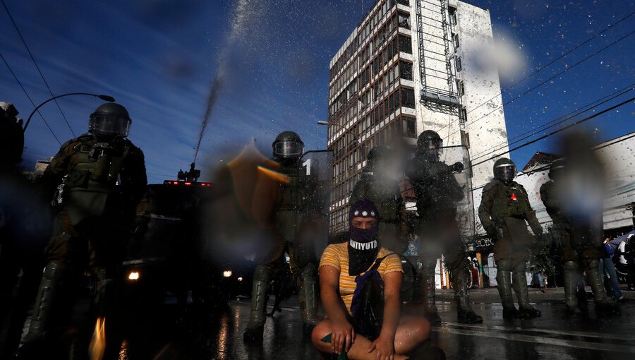 Se registran protestas y desórdenes en Valparaíso en medio de la Cuenta Pública