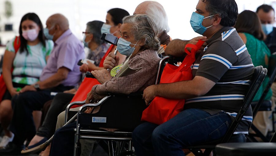 Las dos iniciativas que destacó Piñera en materia de adultos mayores en Chile