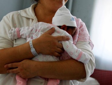 Senado aprueba la extensión del postnatal de emergencia: iniciativa pasa a la Cámara de Diputados