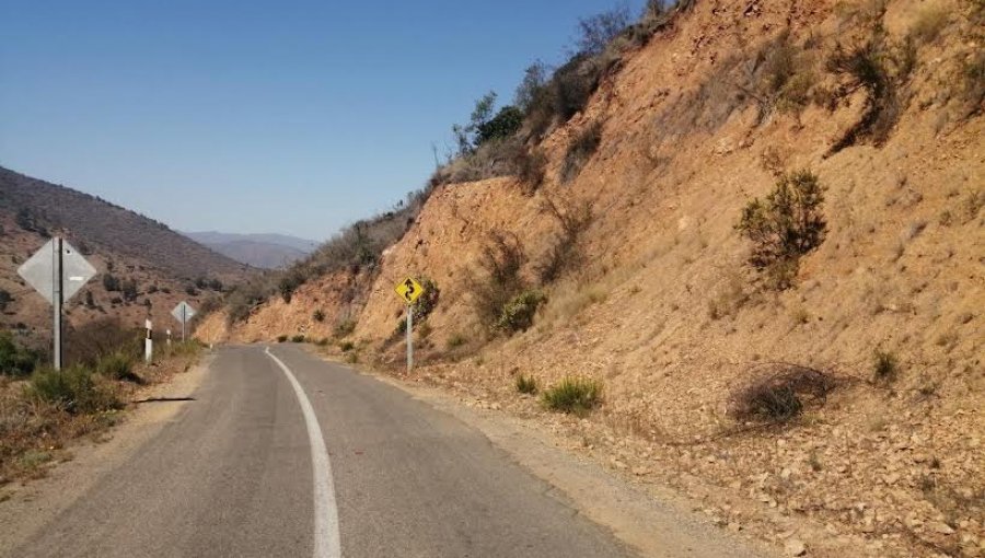 Ejecutan obras para evitar derrumbes y cortes en rutas de Valparaíso y Puchuncaví