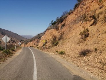 Ejecutan obras para evitar derrumbes y cortes en rutas de Valparaíso y Puchuncaví